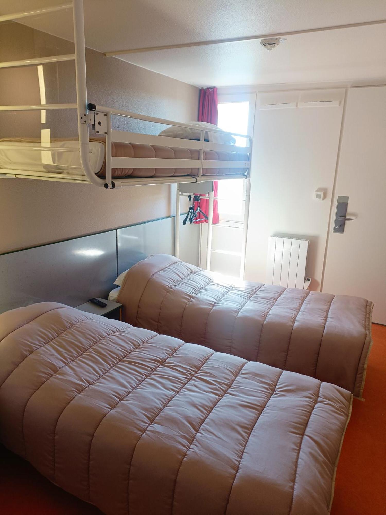 Première Classe Reims Est - 3*